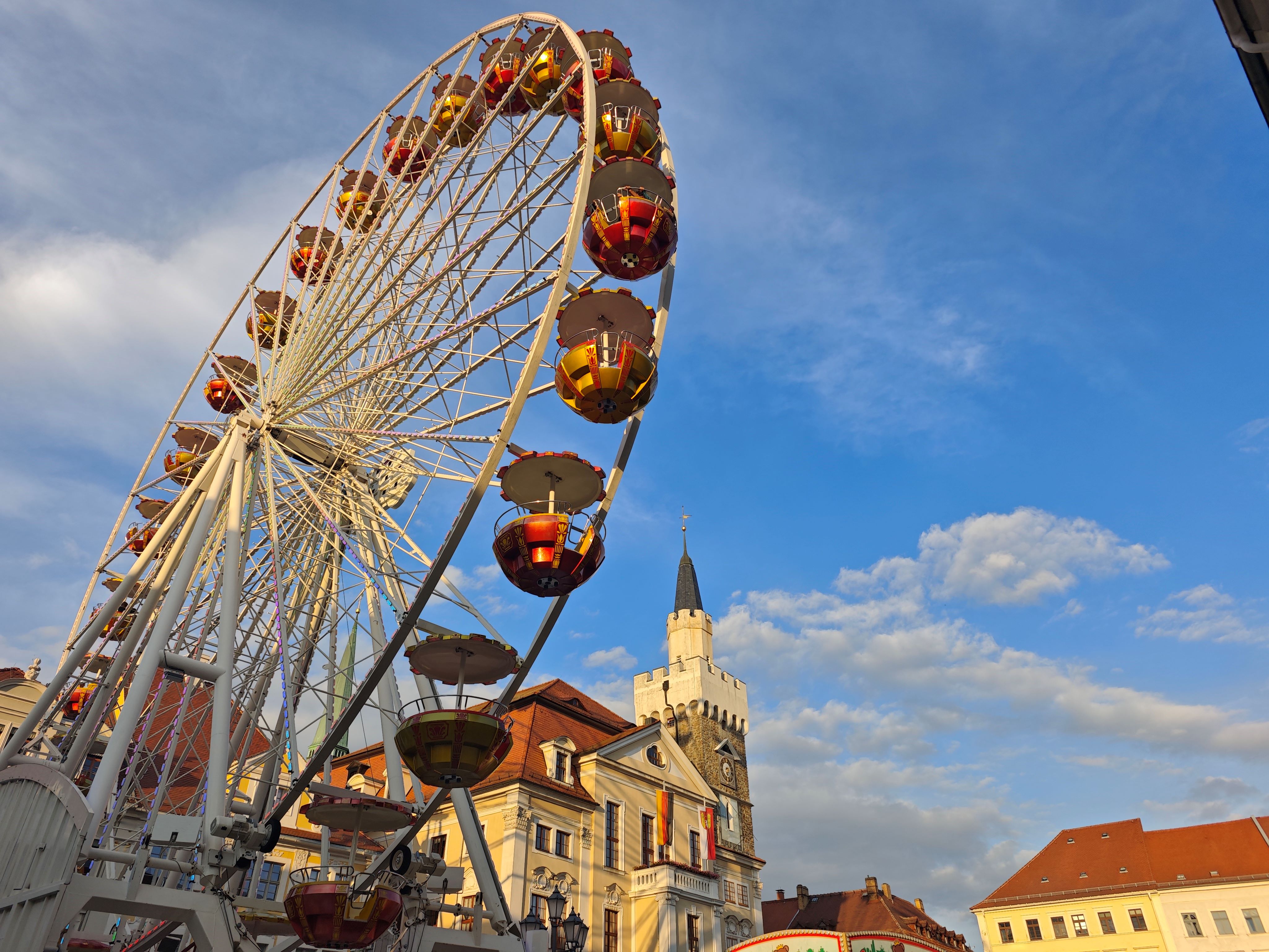 Das L&ouml;bauer Rathaus und das Riesenrad